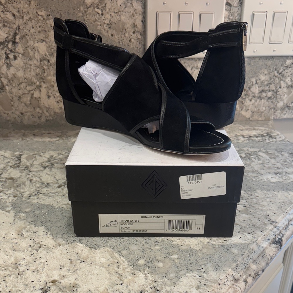 Donald Pilner Black Wedge Sandals